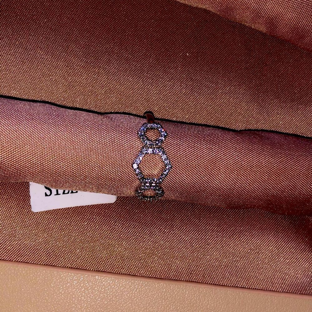 Charmed Aroma | Size 7 Honeycomb Ring